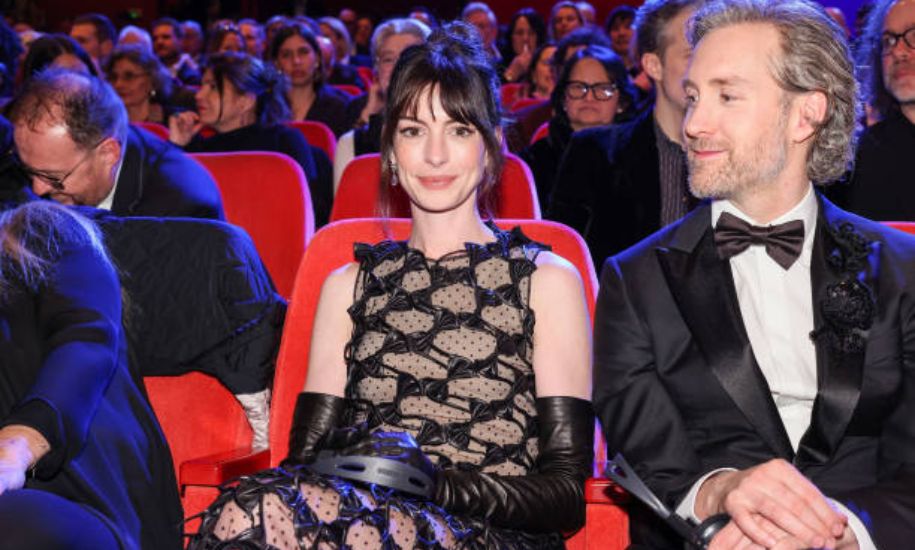 anne hathaway husband